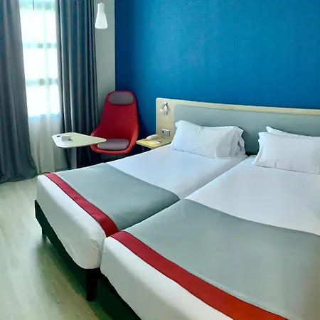 Отель Express Ciudad De Ciencias By Ihg 3*